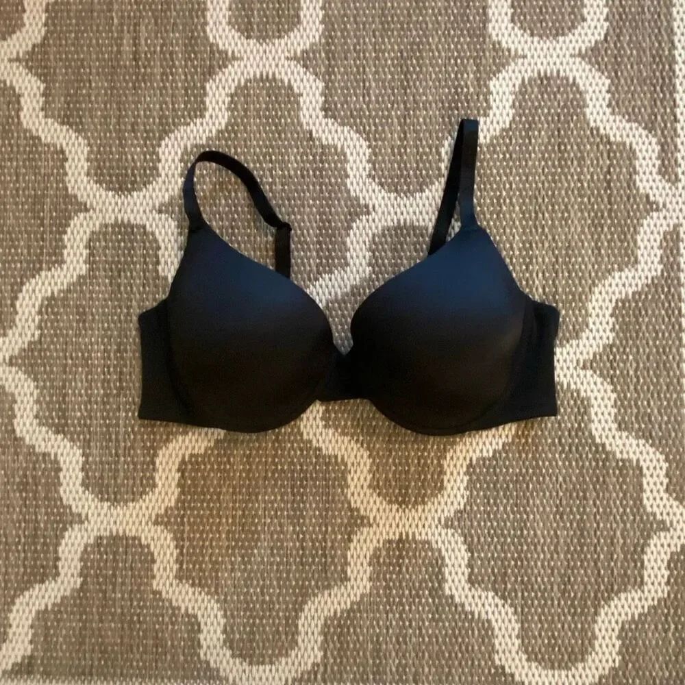 Victoria’s Secret wear  everywhere push-up bra size 40D
